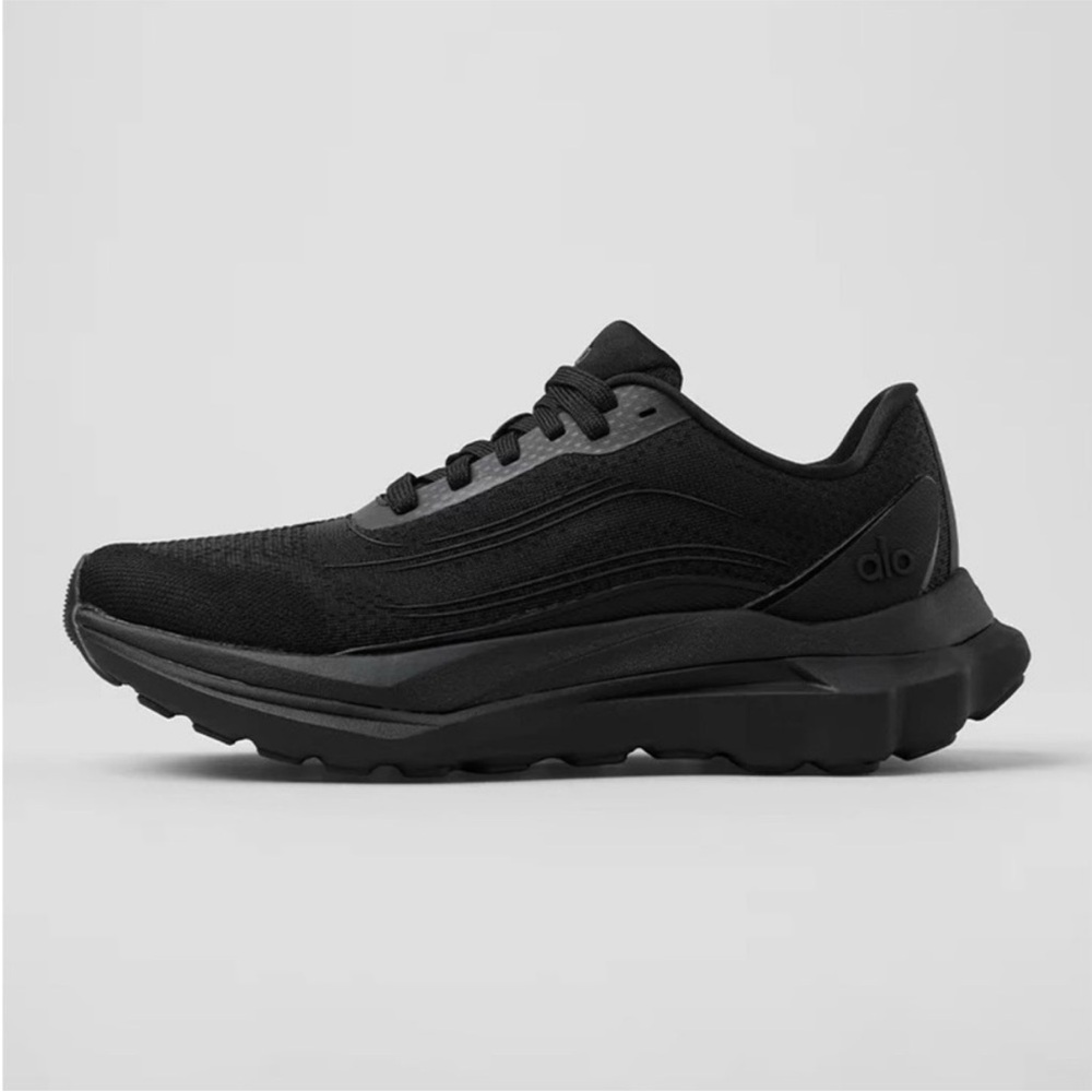 ALO Yoga Black Runner Shoes (W9.5/M8) NWT